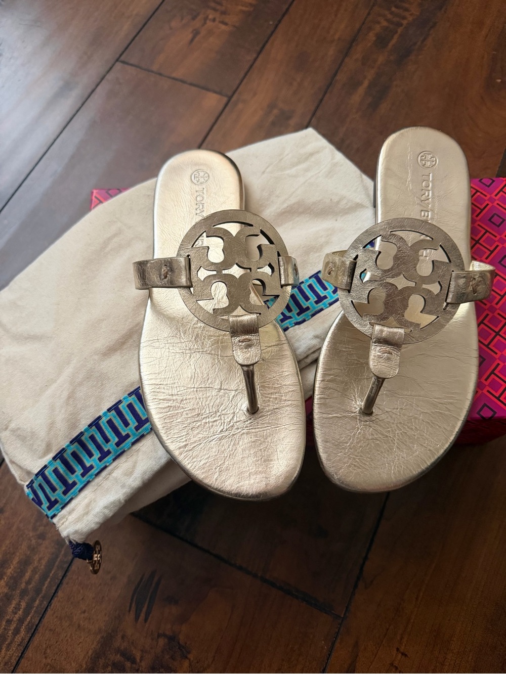 Tory Burch Metallic Gold Logo Thong Sandals - Picture 2 of 6